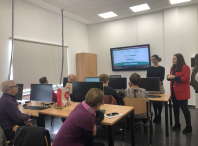 Os 12 alumnos/as do obradoiro de informática organizado pola Aula AMTIC reciben os diplomas de fin de curso