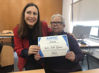 Os 12 alumnos/as do obradoiro de informática organizado pola Aula AMTIC reciben os diplomas de fin de curso