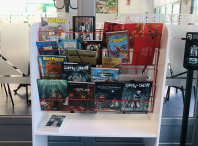 O hall da Casa da Cultura de Bertamiráns estrea un punto de lectura e novo mobiliario