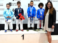Sete deportistas da escola amesá de karate Dokkodo participaron na XI Copa Akai Ryu Tiago Calvo no podio