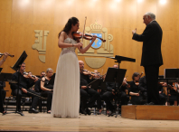 Imaxe do concerto da Real Filharmonía Galega cunha das gañadoras do Certame no ano 2022