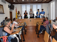 Realízaselle unha recepción a María Estévez, Roi López e Nuno Castro, atletas amesáns do Ames Atletismo e do MillaRaio