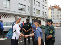 O alcalde de Ames, Blas García, e a concelleira de Benestar Social, Uxía García, visitan ao seu paso polo Milladoiro aos 11 rapaces con TEA que están a realizar o Camiño