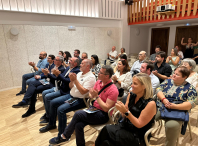 Imaxe do acto no que se recoñeceu a gran poetisa e escritora galega como filla adoptiva do concello de Ames Imaxe do acto no que se recoñeceu a gran poetisa e escritora galega como filla adoptiva do concello de Ames