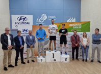 O amesán Borja Golán recibe unha homenaxe sorpresa na Copa de España Absoluta de Squash