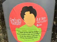 Luxo no lixo, unha exposición urbana de versos rosalianos, abre a programación Rosalía 24 do Concello de Ames