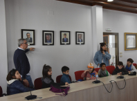 A Casa do Concello recibe a visita do alumnado de cuarto do CEIP Agro do Muíño para coñecer o funcionamento da Administración local