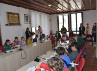 A Casa do Concello recibe a visita do alumnado de cuarto do CEIP Agro do Muíño para coñecer o funcionamento da Administración local A Casa do Concello recibe a visita do alumnado de cuarto do CEIP Agro do Muíño para coñecer o funcionamento da Administración local