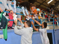 O Monbus Obradoiro realiza unha sesión de adestramento no pavillón de Bertamiráns