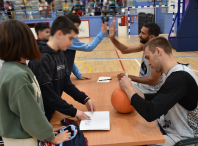 O Monbus Obradoiro realiza unha sesión de adestramento no pavillón de Bertamiráns