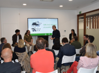 O Concello de Ames realízalle unha recepción institucional a Bruno Arias e Álvaro Liste, creadores do documental Os espazos en branco