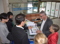 Imaxe da visita ao punto de atención ao peregrino e de información turística