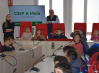 O alumnado de segundo de primaria do CEIP da Maía visitou a Casa do Concello