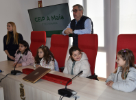 O alumnado de segundo de primaria do CEIP da Maía visitou a Casa do Concello