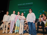 A improvisación oral en verso encheu o Auditorio de Galicia nunha gala na que se entregaron os premios do Enreguéifate 2025