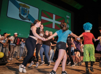A improvisación oral en verso encheu o Auditorio de Galicia nunha gala na que se entregaron os premios do Enreguéifate 2025