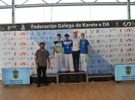 Xoán David Parga no podio do I Trofeo Internacional de Karate da Ribeira Sacra 