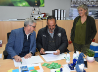 Augas de Ames e o Club Voleibol Bruxas asinan un convenio de patrocinio para fomentar o deporte feminino en Ames Augas de Ames e o Club Voleibol Bruxas asinan un convenio de patrocinio para fomentar o deporte feminino en Ames