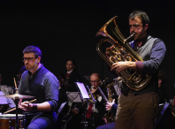 Cheo na Casa da Cultura de Bertamiráns para ver o concerto de Caxade e a Banda de Música de Brión Cheo na Casa da Cultura de Bertamiráns para ver o concerto de Caxade e a Banda de Música de Brión