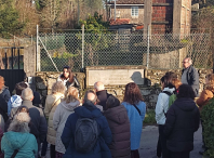 A excursión literaria “Viaxando con Rosalía” rexistra un novo éxito de participación con 50 persoas