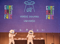 Versos doutro universo encheron o Auditorio do Pazo da Cultura de Pontevedra na gala de entrega de premios do Enreguéifate 2026 Versos doutro universo encheron o Auditorio do Pazo da Cultura de Pontevedra na gala de entrega de premios do Enreguéifate 2026