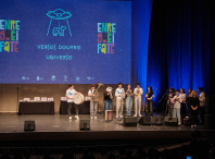 Versos doutro universo encheron o Auditorio do Pazo da Cultura de Pontevedra na gala de entrega de premios do Enreguéifate 2026 Versos doutro universo encheron o Auditorio do Pazo da Cultura de Pontevedra na gala de entrega de premios do Enreguéifate 2026