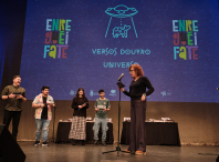 Versos doutro universo encheron o Auditorio do Pazo da Cultura de Pontevedra na gala de entrega de premios do Enreguéifate 2026 Versos doutro universo encheron o Auditorio do Pazo da Cultura de Pontevedra na gala de entrega de premios do Enreguéifate 2026