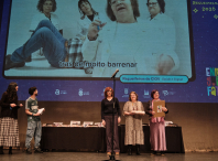 Versos doutro universo encheron o Auditorio do Pazo da Cultura de Pontevedra na gala de entrega de premios do Enreguéifate 2026 Versos doutro universo encheron o Auditorio do Pazo da Cultura de Pontevedra na gala de entrega de premios do Enreguéifate 2026