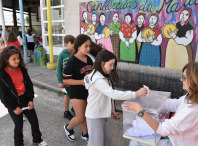 O alumnado da Rede municipal de comedores escolares escolle hamburguesa e xeado artesán de vainilla para rematar o curso