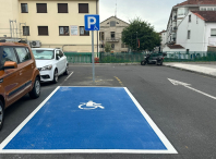 Reubicadas as prazas de aparcamento para persoas con discapacidade da rúa Ameneiral na praza do Concello e no aparcamento con acceso pola rúa Pesqueiras Reubicadas as prazas de aparcamento para persoas con discapacidade da rúa Ameneiral na praza do Concello e no aparcamento con acceso pola rúa Pesqueiras