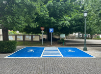 Reubicadas as prazas de aparcamento para persoas con discapacidade da rúa Ameneiral na praza do Concello e no aparcamento con acceso pola rúa Pesqueiras Reubicadas as prazas de aparcamento para persoas con discapacidade da rúa Ameneiral na praza do Concello e no aparcamento con acceso pola rúa Pesqueiras