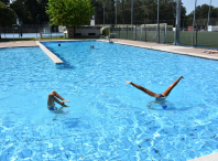 Un total de 140 nenos e nenas participaron nos cursos de verán de natación e piragüismo