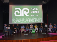 Volta Radio Cidadá ao estudo de Ames Radio, o espazo radiofónico da veciñanza amesá que este ano presenta catro novos programas Volta Radio Cidadá ao estudo de Ames Radio, o espazo radiofónico da veciñanza amesá que este ano presenta catro novos programas