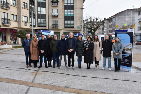 A praza da Maía de Bertamiráns acolle unha exposición sobre as actuacións executadas a través da EDUSI Impulsa Ames