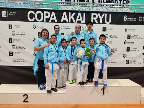 A escola Dokkodo logra nove medallas na XII Copa AkaiRyu