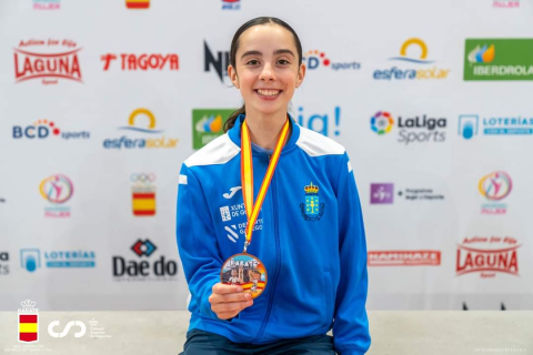 A deportista amesá Olivia Parga consegue a medalla de ouro na IV xornada da Liga Galega de karate