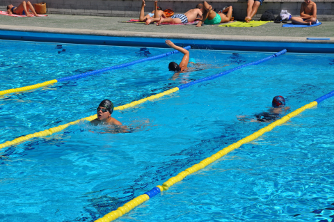 Este luns 19 de maio abre o prazo para solicitar os carnés de usuario/a das piscinas municipais descubertas