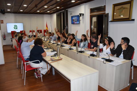 O Pleno aproba o expediente de licitación do contrato de concesión de obra pública das instalacións deportivas municipais do Milladoiro e da Telleira