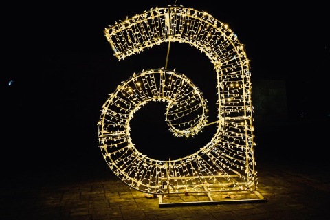 Ames impulsa o comercio e ás celebracións locais cun novo contrato integral de iluminación ornamental para o Nadal e as festas patronais