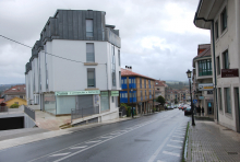 Imaxe dos edificios da avenida da Peregrina, en Bertamiráns