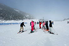 36 mozas e mozos amesás gozan dunha fin de semana de esquí e neve en Leitariegos 36 mozas e mozos amesás gozan dunha fin de semana de esquí e neve en Leitariegos