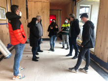 O Goberno municipal visita en Biduído a construción da primeira “passivhaus” de Galicia con piñeiro autóctono O Goberno municipal visita en Biduído a construción da primeira “passivhaus” de Galicia con piñeiro autóctono