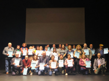 Imaxe do acto de entrega de diplomas aos veciños e veciñas participantes nos cursos de alfabetización dixital no rural Imaxe do acto de entrega de diplomas aos veciños e veciñas participantes nos cursos de alfabetización dixital no rural