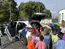 O alumnado da EIM A Madalena recibe a visita da Policía Local de Ames