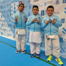 A escola Dokkodo consegue oito medallas na cuarta xornada da Liga Galega de Karate