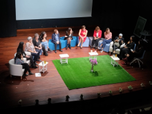 O auditorio municipal de Bertamiráns énchese para a estrea da curtametraxe “Raíces. Da utopía en diante” O auditorio municipal de Bertamiráns énchese para a estrea da curtametraxe “Raíces. Da utopía en diante”