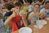 Os usuarios/as da Rede municipal de comedores escolares rematan o curso xantando hamburguesa con patacas fritidas